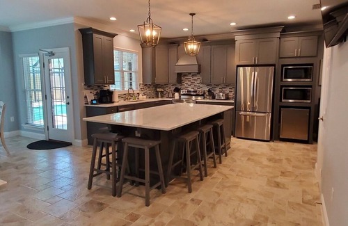 Foley House | Luxurious House ~Sleeps 25/7 baths~Private Pool/Spa & Pickleball Ct, Pets/Beach