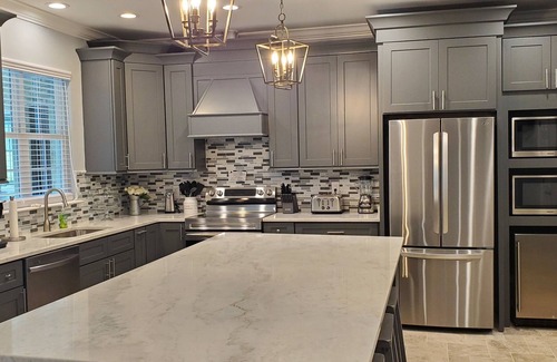 Foley House | Luxurious House ~Sleeps 25/7 baths~Private Pool/Spa & Pickleball Ct, Pets/Beach