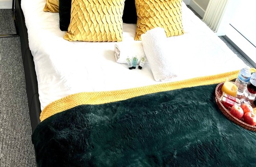 Central Milton Keynes Apartment | Luxurious Hub MK City Apartment- With Free Underground Parking