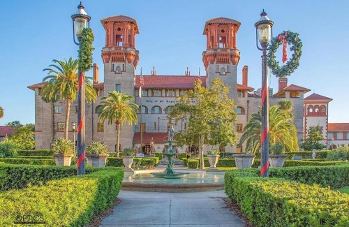 Lincolnville House | Luxurious indoor/outdoor Family Paradise in downtown St Augustine