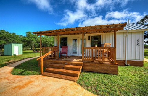 Fredericksburg Cottage | Luxurious & Intimate Cottage in Fred Wine Country!