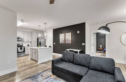 Hayes Apartment | Luxurious King 3BR Suite—Mins to Downtown Durham!