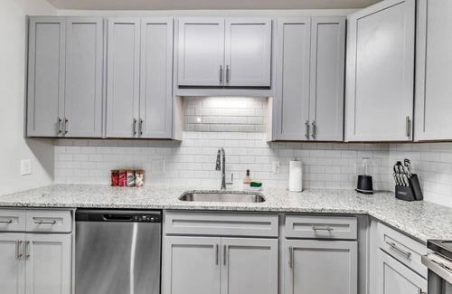 Hayes Apartment | Luxurious King 3BR Suite—Mins to Downtown Durham!