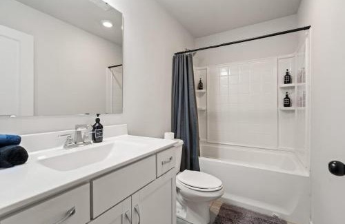 Charlotte House | Luxurious King 3BR Townhouse in Uptown Charlotte!