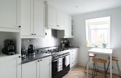 Dudden Hill Apartment | LUXURIOUS KNIGHTSBRIDGE SINGLE FLOOR PENTHOUSE + 4 BEDROOMS + LARGE ROOF PATIO
