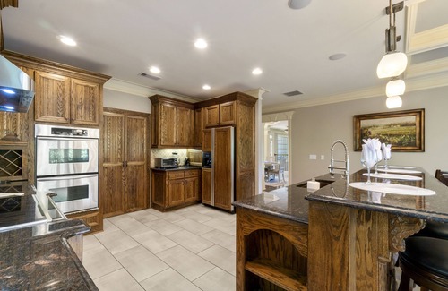 Gainesville House | Luxurious Lake House/private dock/private pool & hot tub