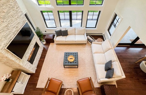 Bartlett Villa | Luxurious Lake & Mountain Retreat with Ledge Views