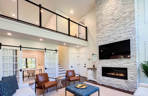 Bartlett Villa | Luxurious Lake & Mountain Retreat with Ledge Views