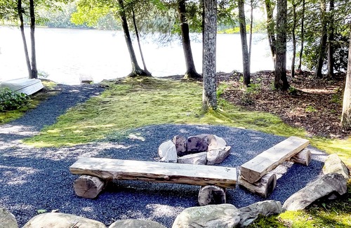 Reeders Cabin | Luxurious Lake View Log Cabin with Firepit in the Poconos