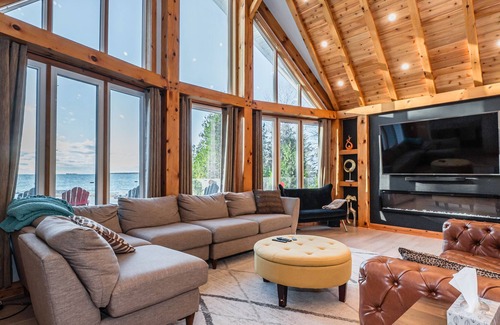 Lion's Head Cottage | Luxurious Lakefront Mansion: Your Dream Getaway!