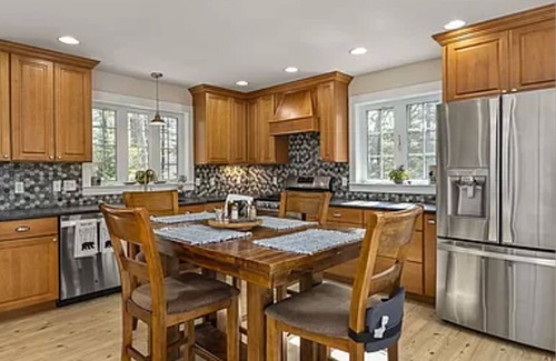 East Wakefield House | Luxurious Lakefront Home on the sparkling Balch Lake with spectacular waterviews