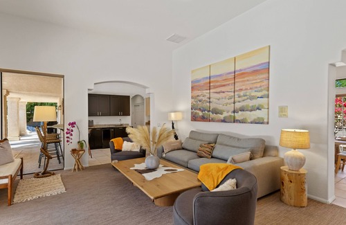 Little Tuscany Villa | Luxurious Little Tuscany Retreat, Nested at Mountain Range in Top Neighborhood