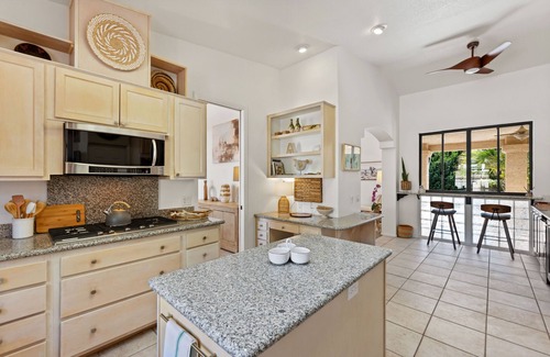 Little Tuscany Villa | Luxurious Little Tuscany Retreat, Nested at Mountain Range in Top Neighborhood