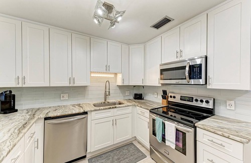 Snell Isle House | Luxurious Living on Snell Isle - Walk to DT ST Pete!