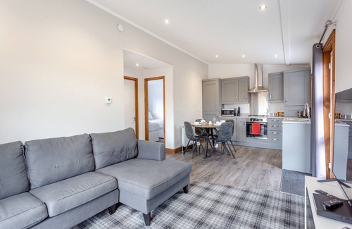 Banchory Ski Chalet | Luxurious lodge with one double bedroom and one twin bedroom.