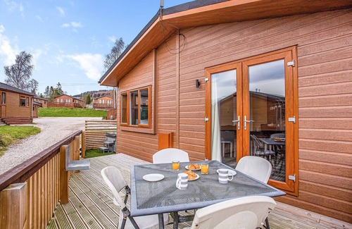 Banchory Ski Chalet | Luxurious lodge with one double bedroom and one twin bedroom.