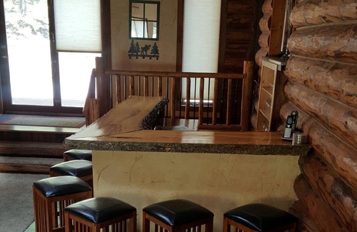Spearfish Cabin | Luxurious Log Cabin nestled in the picturesque Black Hills