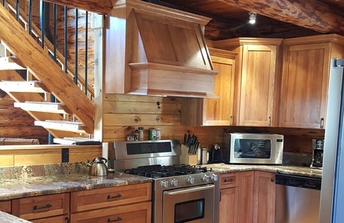 Spearfish Cabin | Luxurious Log Cabin nestled in the picturesque Black Hills