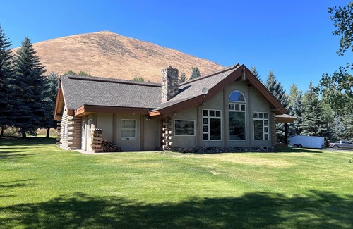 Sun Valley Cabin | Luxurious Log Home Retreat