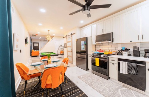 Orange House | Luxurious Master BR suite w/Hot tub, Pool table ,Parking & perfect for long stay
