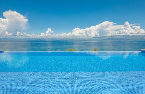 Sutivan Villa | Luxurious Mediterranean Villa With Emerald Water