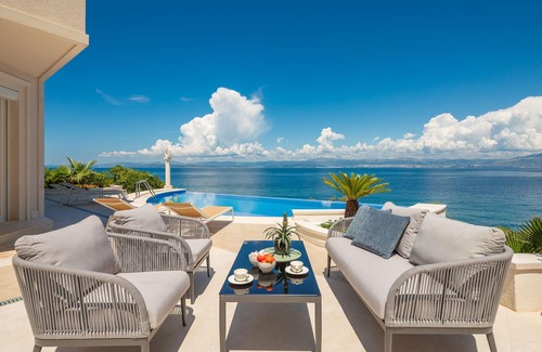 Sutivan Villa | Luxurious Mediterranean Villa With Emerald Water