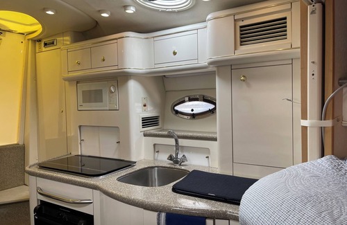 Cornelius Boat Rental | Luxurious mini yacht on Lake Norman