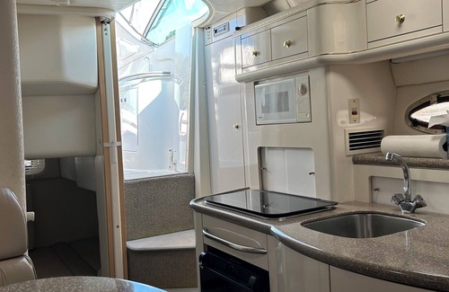 Cornelius Boat Rental | Luxurious mini yacht on Lake Norman