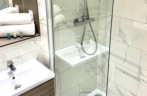 Central Milton Keynes Apartment | Luxurious MK City Apartment- Walk to Train Station