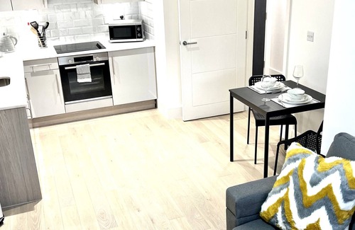 Central Milton Keynes Apartment | Luxurious MK City Apartment- Walk to Train Station