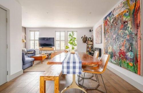 Harrow Road Apartment | Luxurious & Modern 2 bedroom Notting Hill Townhouse
