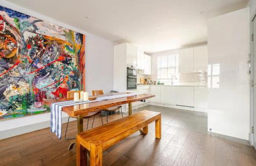 Harrow Road Apartment | Luxurious & Modern 2 bedroom Notting Hill Townhouse