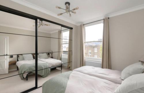 Westbourne Apartment | Luxurious modern flat in charming Little Venice