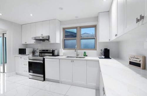 Durham Region House | Luxurious Modern Getaway 3BD 2BT Near 401