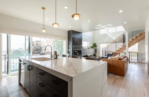 East Central House | Luxurious Mountain-View Townhouse