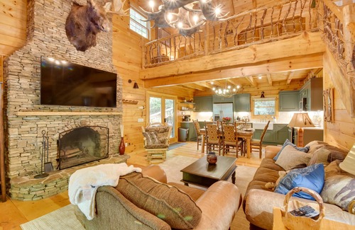 Cleveland Cabin | Luxurious Mountain Cabin w/ Chestatee River Access