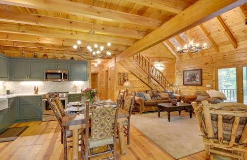 Cleveland Cabin | Luxurious Mountain Cabin w/ Chestatee River Access