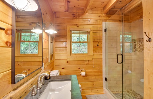 Cleveland Cabin | Luxurious Mountain Cabin w/ Chestatee River Access