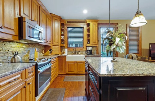 Cullowhee House | Luxurious Mountain Cabin, Mountain, Stone-hardwoods, Pool, Hot Tub, Hiking, Luxe