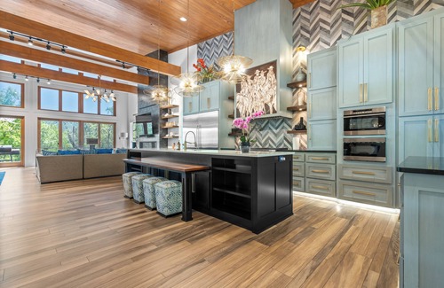 Mid America House | Luxurious Mountain Retreat with 4 King Ensuites, Hot Tub, Pool and Creek Views!