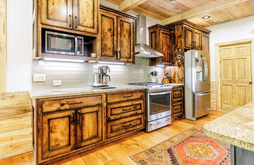 Nantahala House | Luxurious Nantahala River Front 5-bedroom home located in the Nantahala Gorge