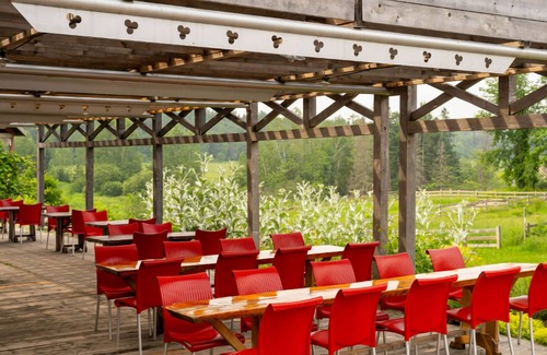 Mauricie House | Luxurious Nature Retreat | Scenic Haven Surrounded by Soothing Outdoor