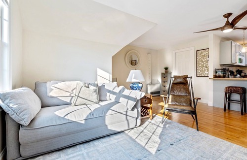 South Portland Apartment | Luxurious New 1 Br/1Ba Apartment with Workspace, Private Garage, W/D