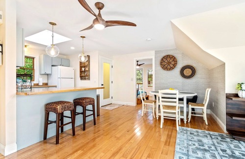 South Portland Apartment | Luxurious New 1 Br/1Ba Apartment with Workspace, Private Garage, W/D