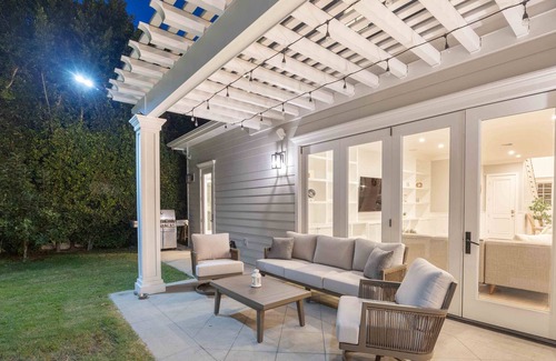 Valley Village House | Luxurious New Villa w/Pool &Spa - North Hollywood