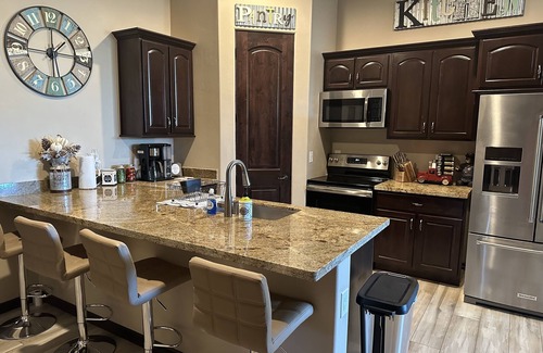 North Valley House | Luxurious North Valley Retreat, minutes to Balloon Fiesta Park, brewery & shops.