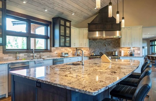 East Kootenay Ski Chalet | Luxurious, Off-Grid Lodge, Nestled in the Rockies