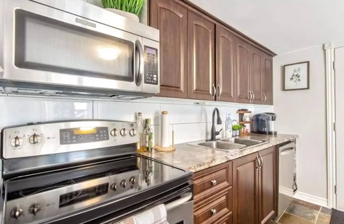 Downtown Gatineau House | Luxurious one bedroom riverfront unit 10 min drive from downtown Ottawa