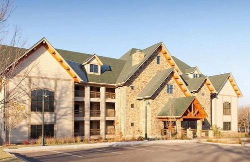 Big Cedars Villa | Luxurious Paradise Point 3BR Lodge-style Villa, with loft, on Table Rock lake