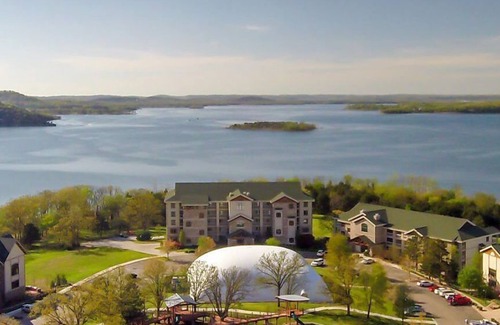 Big Cedars Villa | Luxurious Paradise Point 3BR Lodge-style Villa, with loft, on Table Rock lake